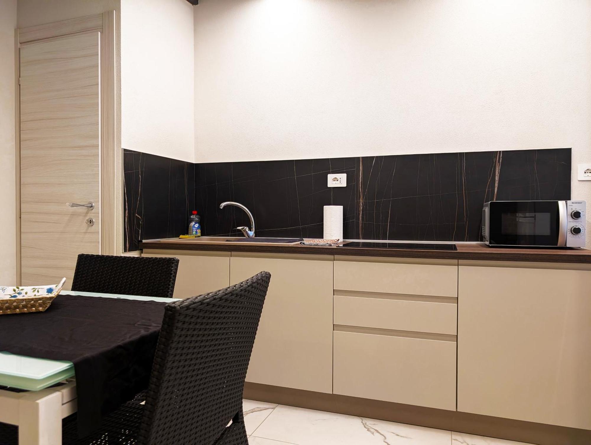 Le Torri Loft Apartment Фоссано Екстер'єр фото